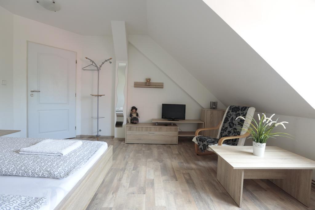 Penzion Na Cymbálku Horni Tranovice Zimmer foto